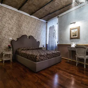 Il Covo 3*, Roma Itália